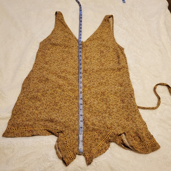 American Eagle Floral V-neck Sleeveless Romper - Picture 4 of 10